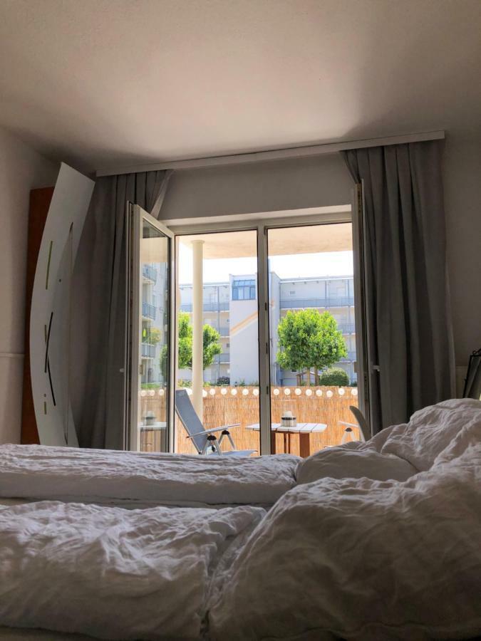 Parkplatz Und Balkon - Burberg'S Heimathafen In Wiesbaden Exterior foto