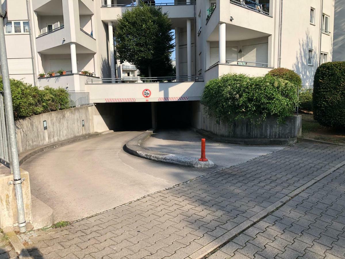 Parkplatz Und Balkon - Burberg'S Heimathafen In Wiesbaden Exterior foto